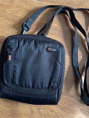 LOWEPRO Ridge Black Compact Digital Cameras & accessories Crossbody Pouch Bag